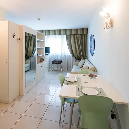 Hotel White Palace &