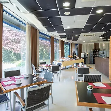 White Palace & Hotel 3*